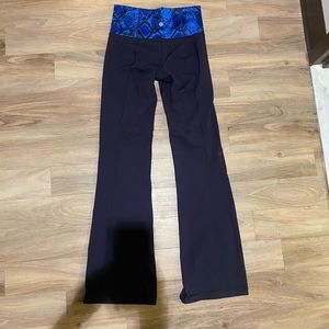 Lululemon yoga pants size 6 or 8